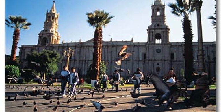 Destino Turú­stico: Arequipa - Lima, Peru