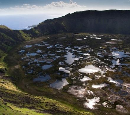 Volcán y Laguna Rano Raraku. Isla de Pascua.