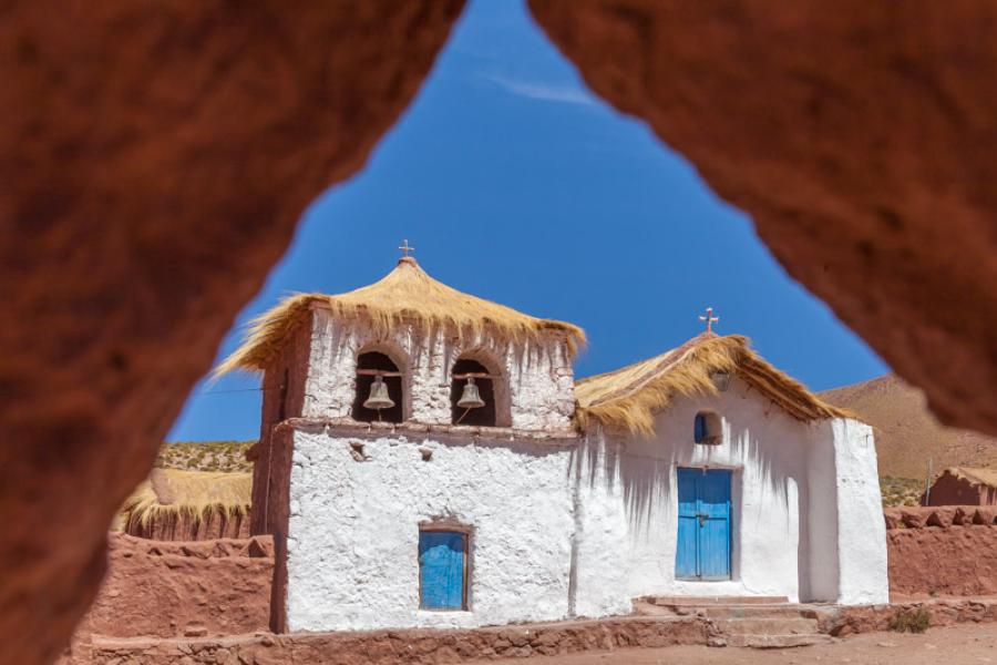 Viajes a  Arica - Pueblos de la Precordillera - Putre - Parque Nacional Lauca - Salar de Surire - Colchane - Iquique. (5 dí­as/4 noches)